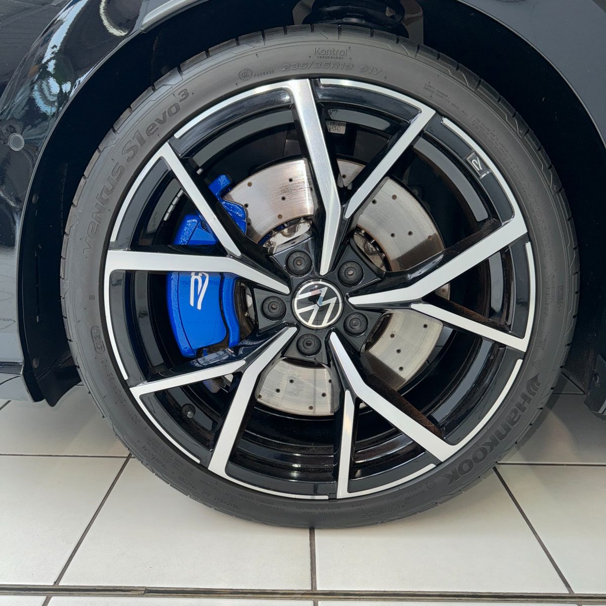 Volkswagen Golf VIII R 4Motion - Samsaru's Car Outlet