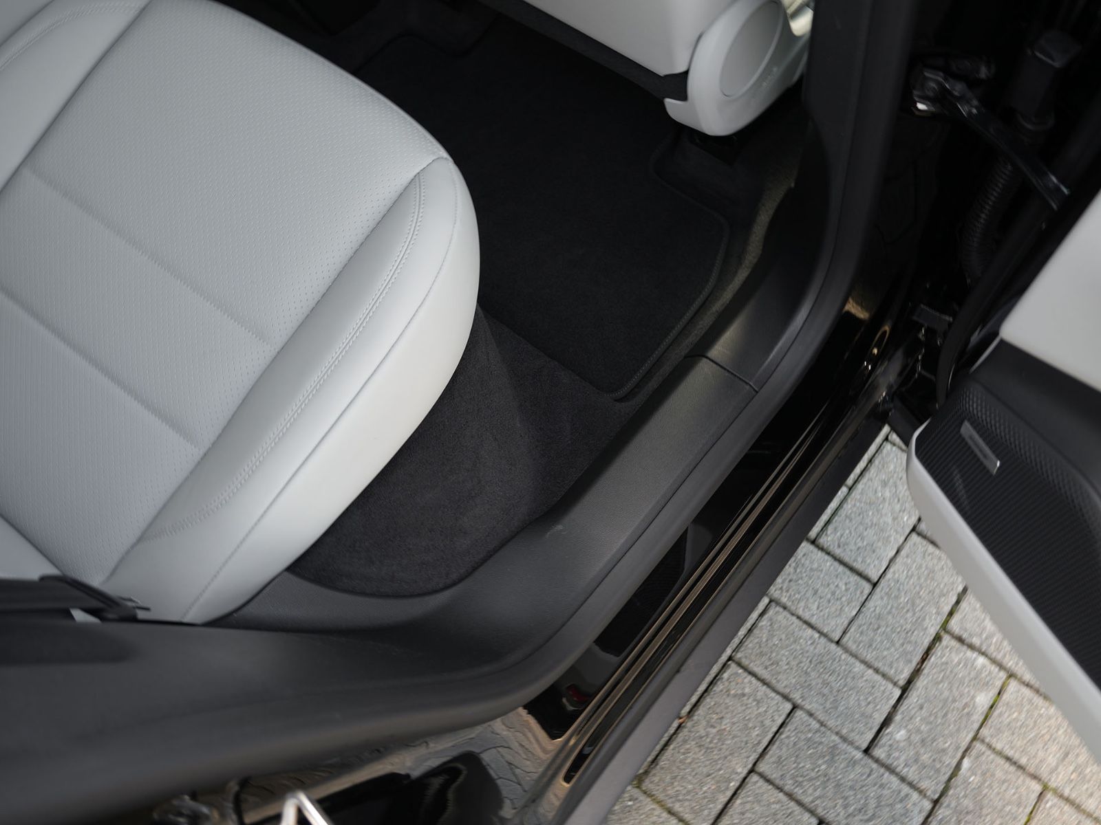 Porsche Macan 4 ACC-LUFTF.-PANO-BOSE-22"RS-LEDER KREIDE
