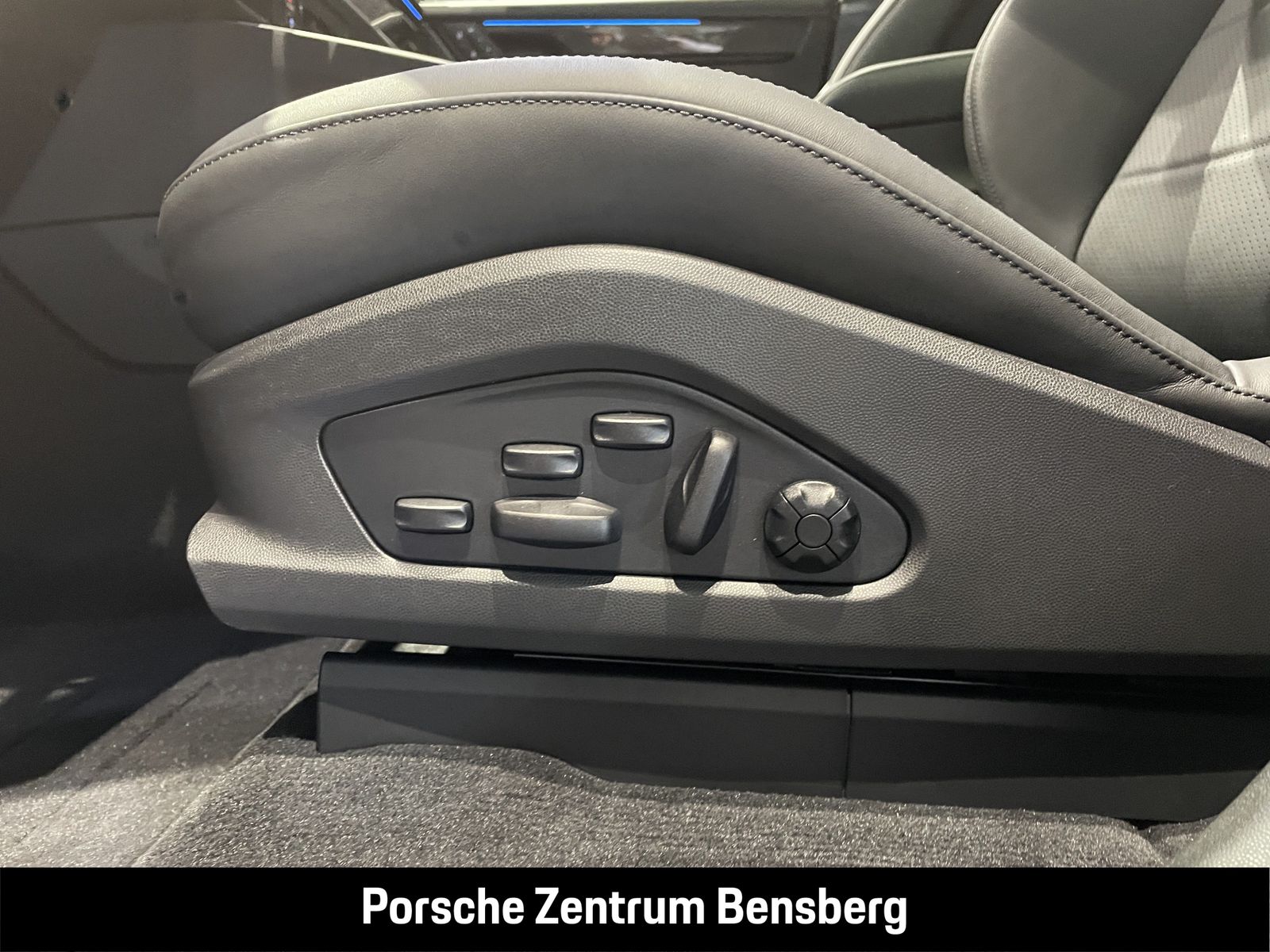 Porsche Macan Turbo Electric
