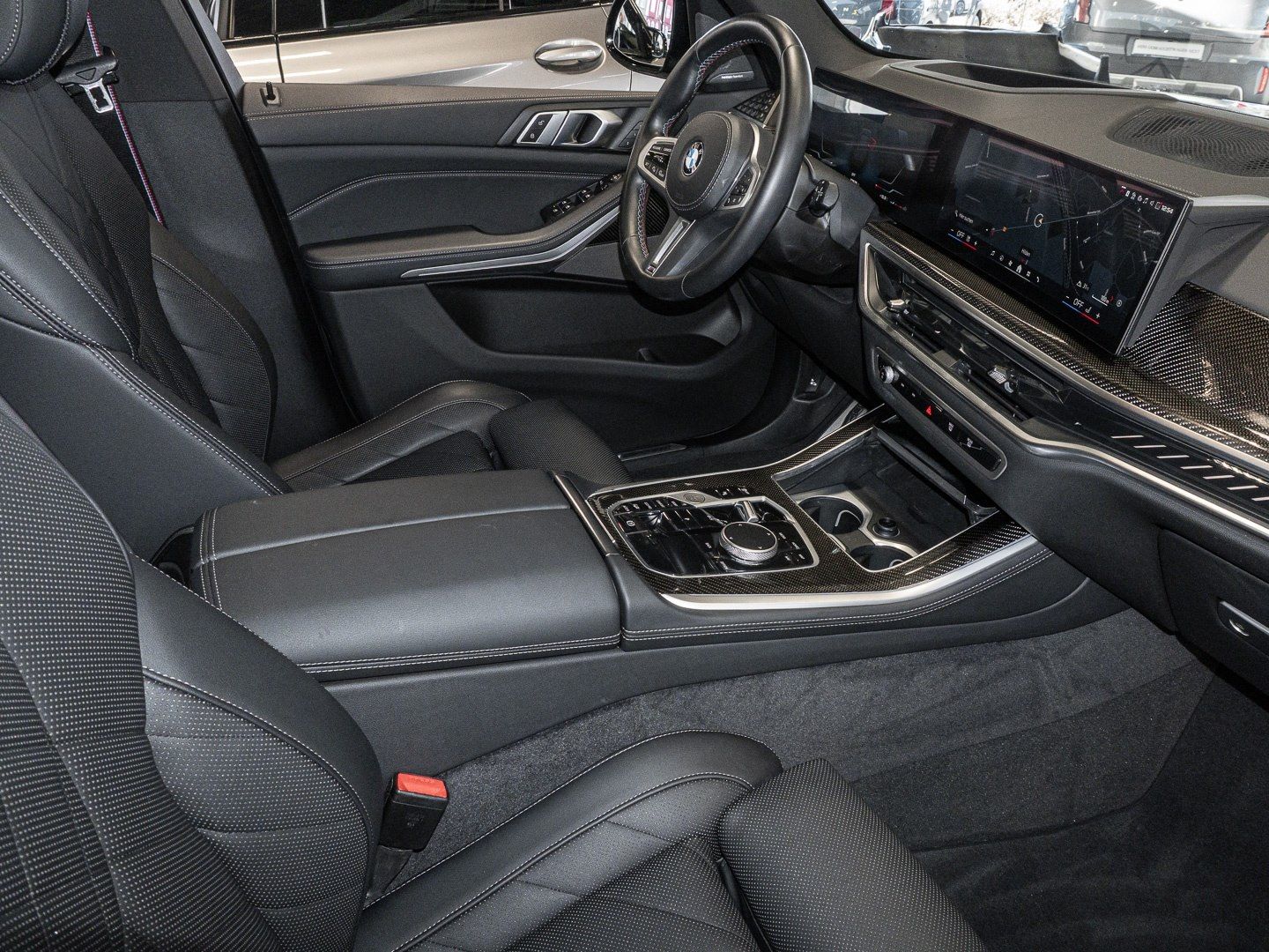 BMW X5 M60i xDrive INDIVIDUAL AHK PANO Sthzg Harman/