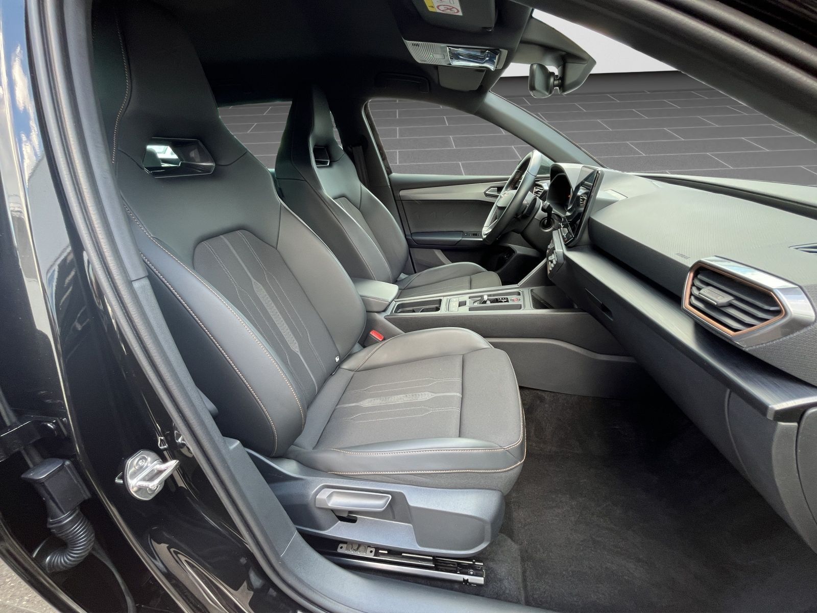 Cupra Leon Sportstourer 1.4 e-hybrid DSG - Samsaru's Car Outlet