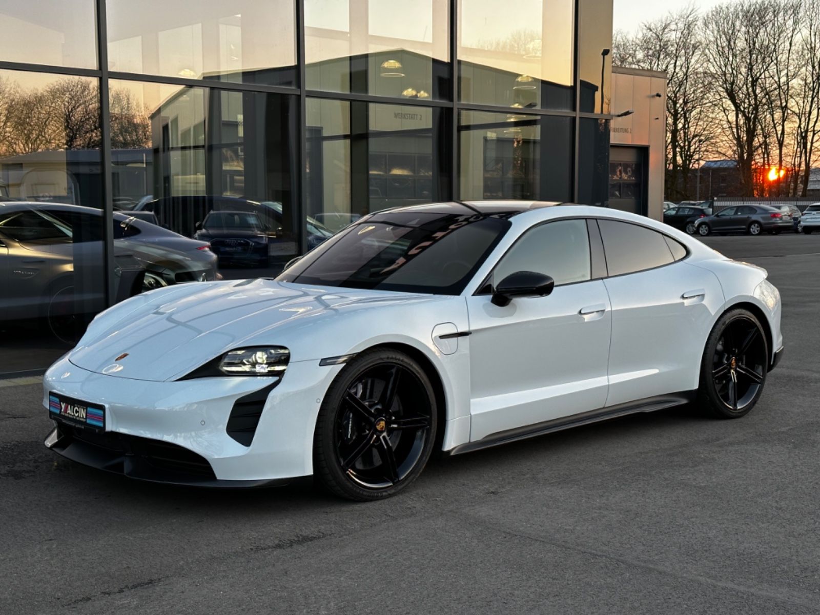 Porsche Taycan Turbo S SportDesign Paket CARBON/NEUWERTI
