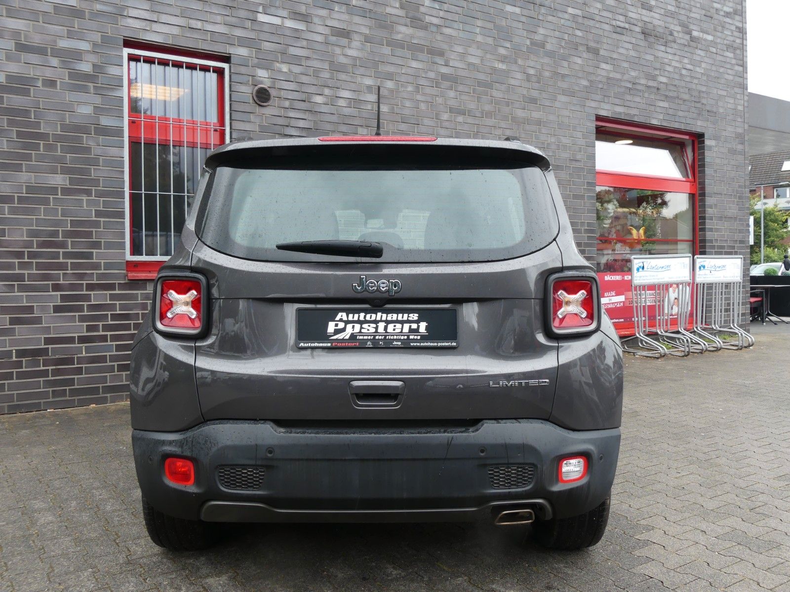 Jeep Renegade Limited FWD - Samsaru's Car Outlet