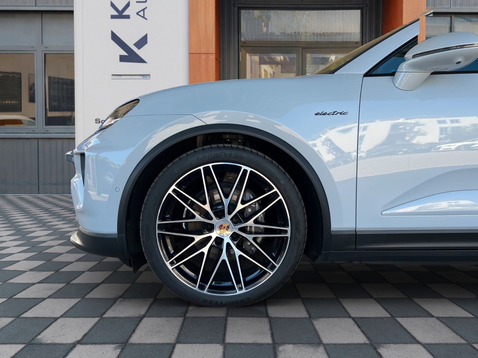 Porsche Macan Electric 4 Carbon · Mega Spec · NP122.500€