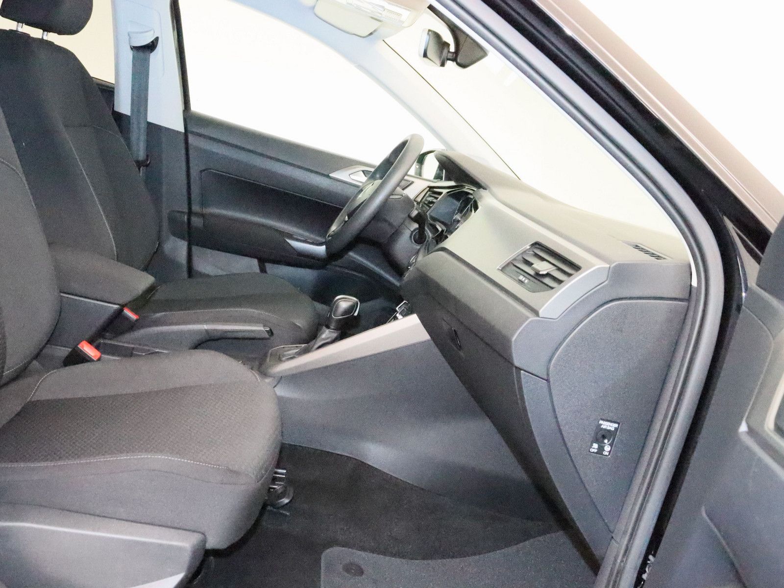 Volkswagen Polo 1.0 TSI Comfortline - Samsaru's Car Outlet