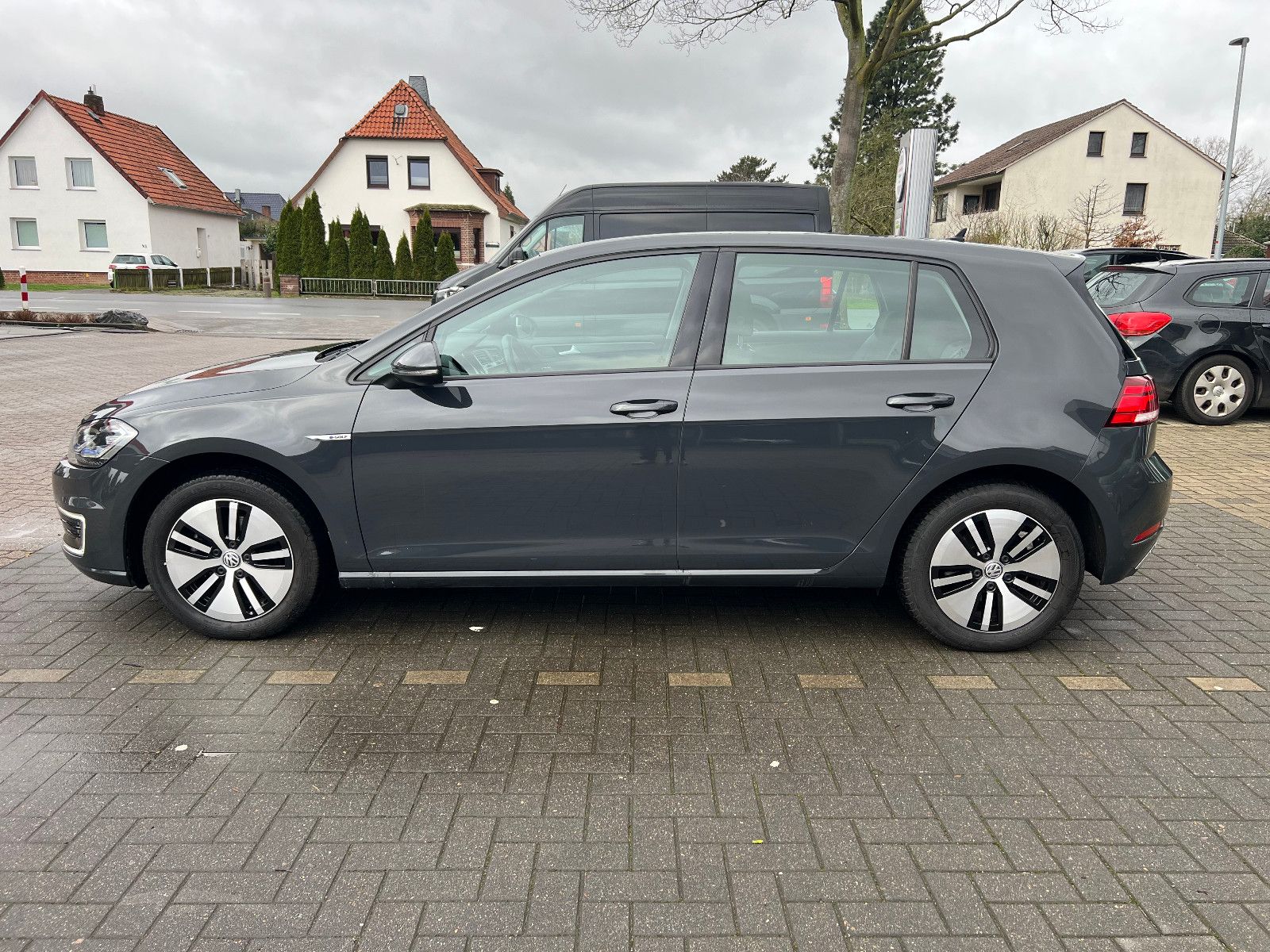 Volkswagen Golf VII e-Golf - Samsaru's Car Outlet