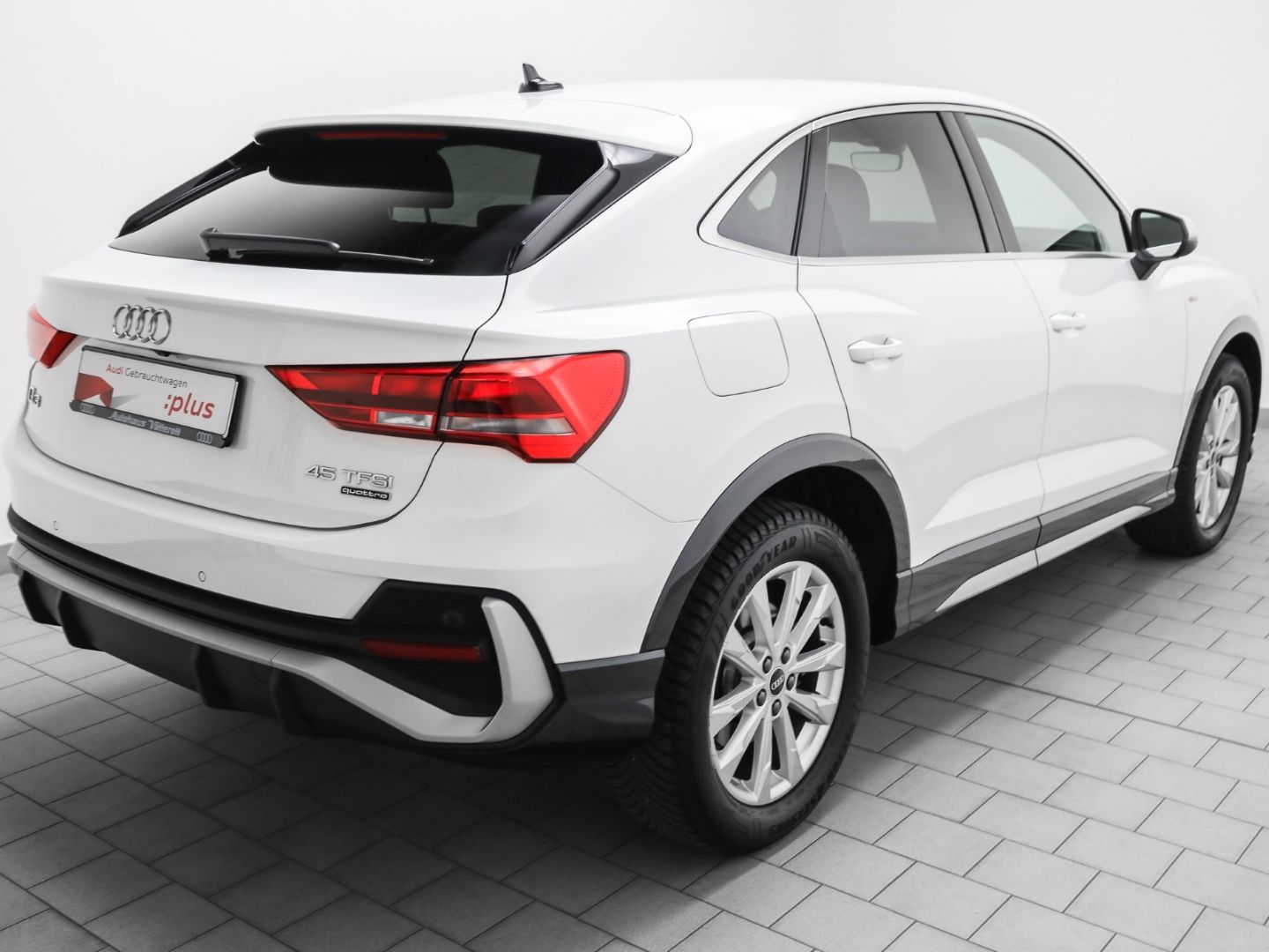 Audi Q3 Sportback 45 TFSI quattro S line - Samsaru's Car Outlet