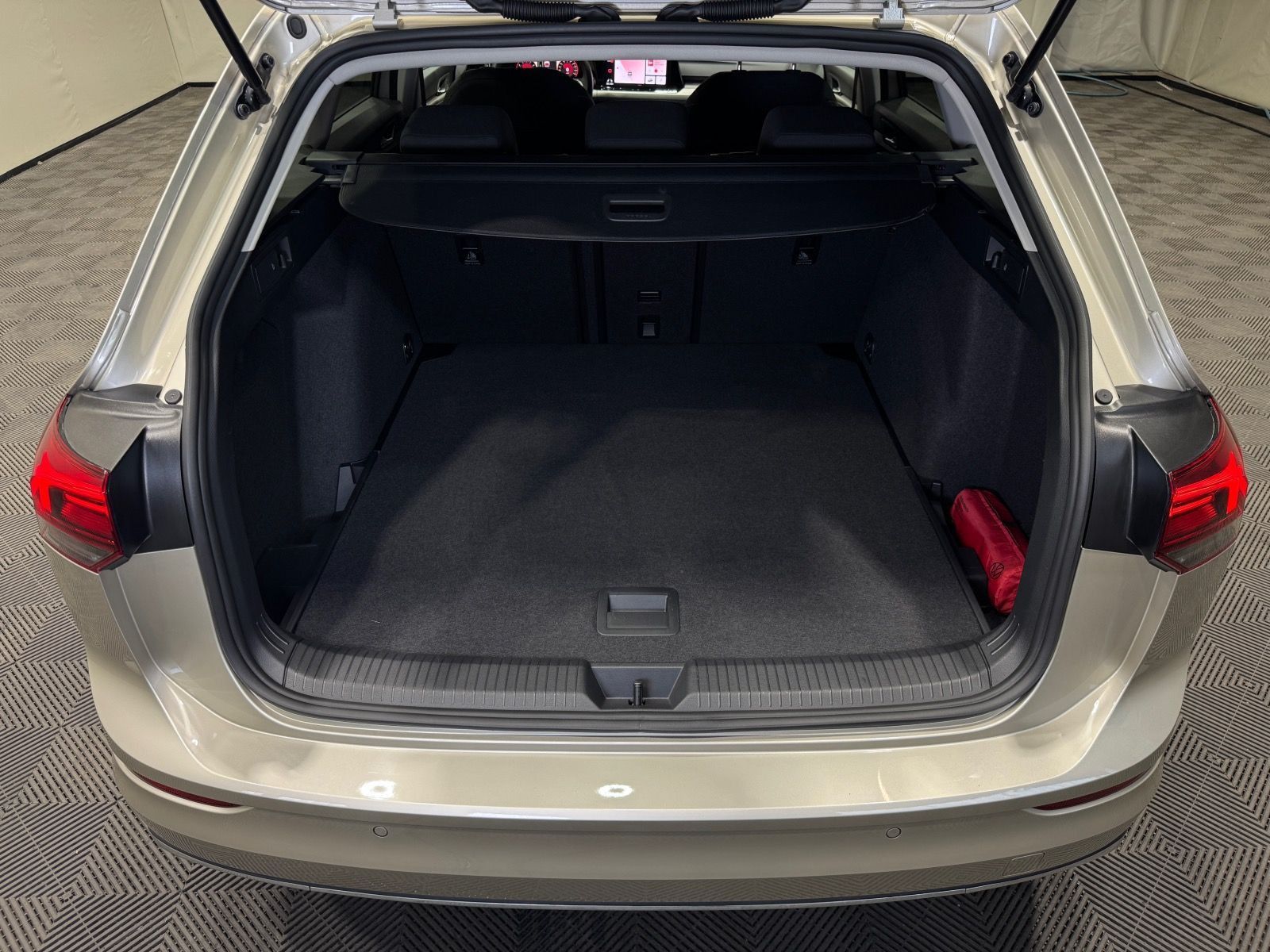 Volkswagen Golf Variant MOVE 1.5 TSI - Samsaru's Car Outlet