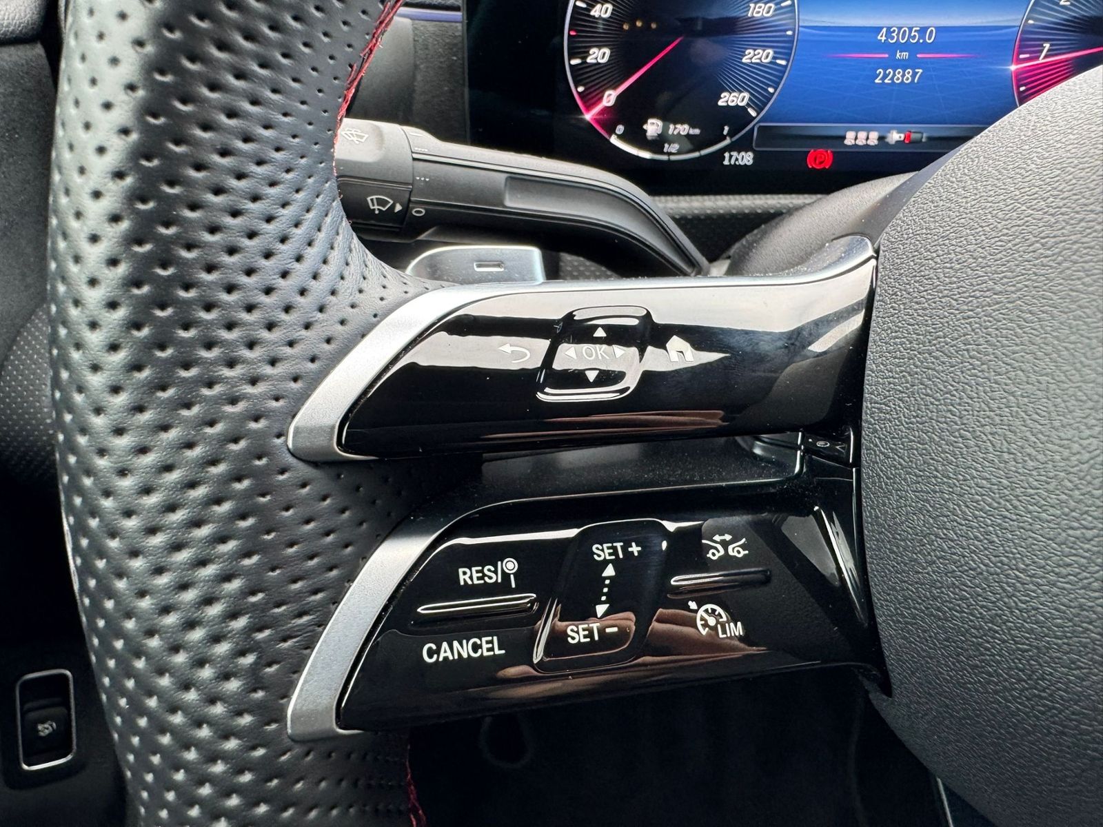 Mercedes-Benz A-Klasse Limousine 250 4Matic AMG-Line - Samsaru's Car Outlet