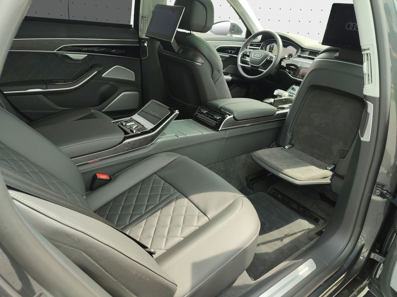 Audi A8 L 60 TFSI e quattro S line - Samsaru's Car Outlet