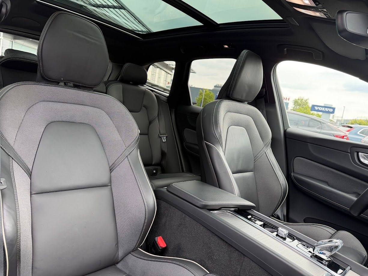 Volvo XC60 B4 Ultimate Dark AWD