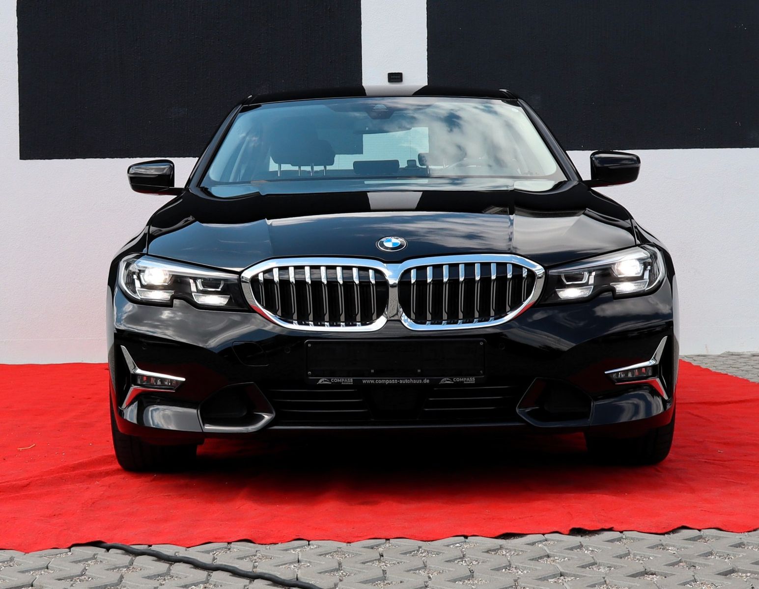 BMW 320 d Luxury Line - Samsaru's Car Outlet