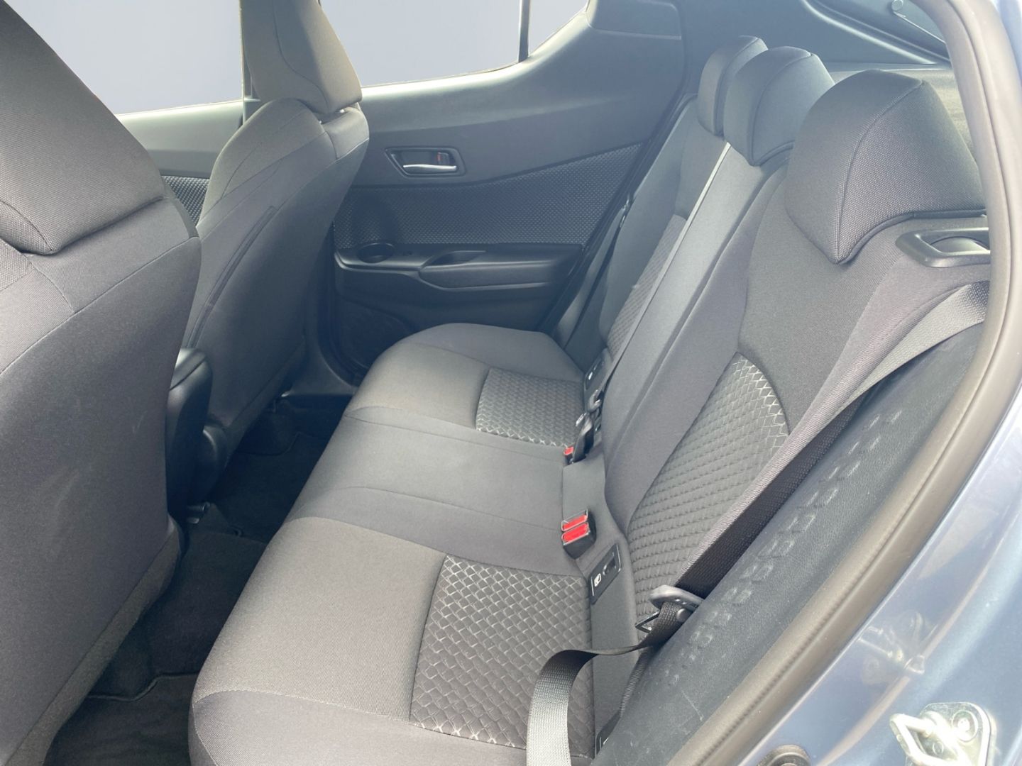 Toyota C-HR 1.8 Hybrid Business-Edition - Samsaru's Car Outlet