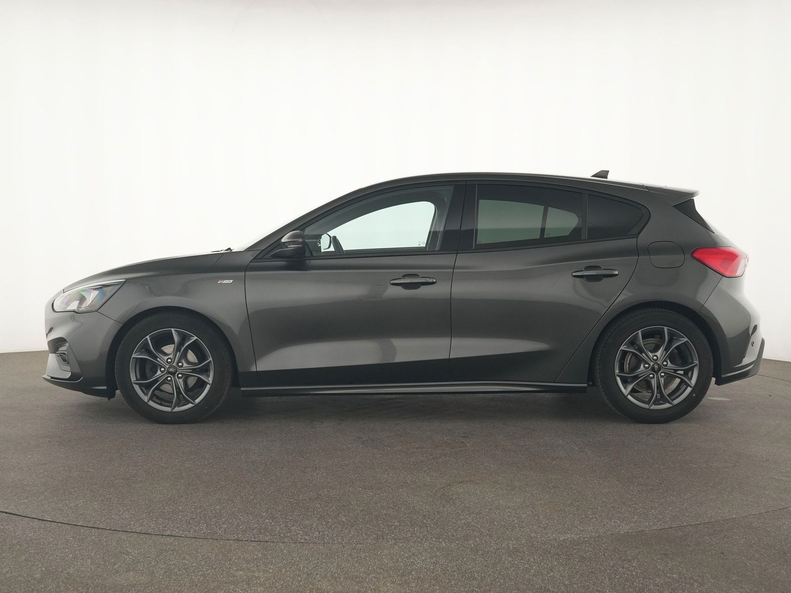 Ford Focus ST-Line - Samsaru's Car Outlet