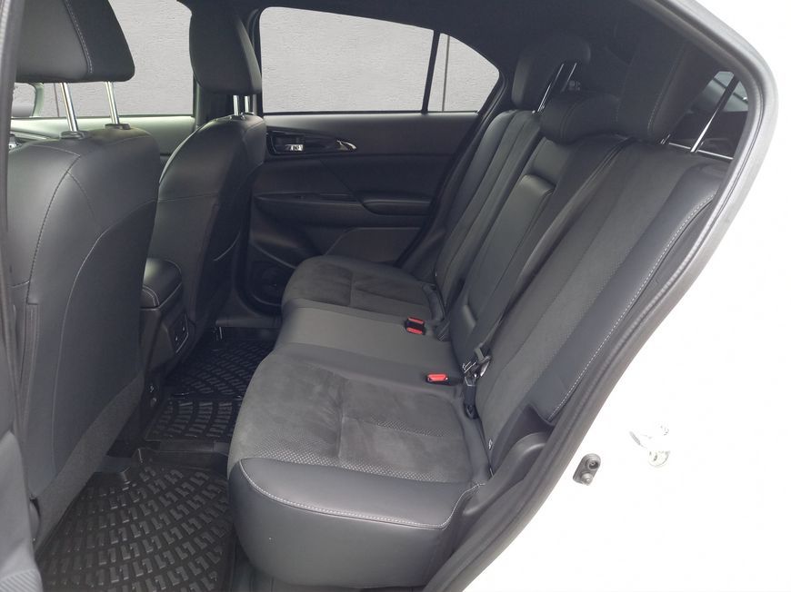 Mitsubishi Eclipse Cross Plug-In Hybrid 4WD Select