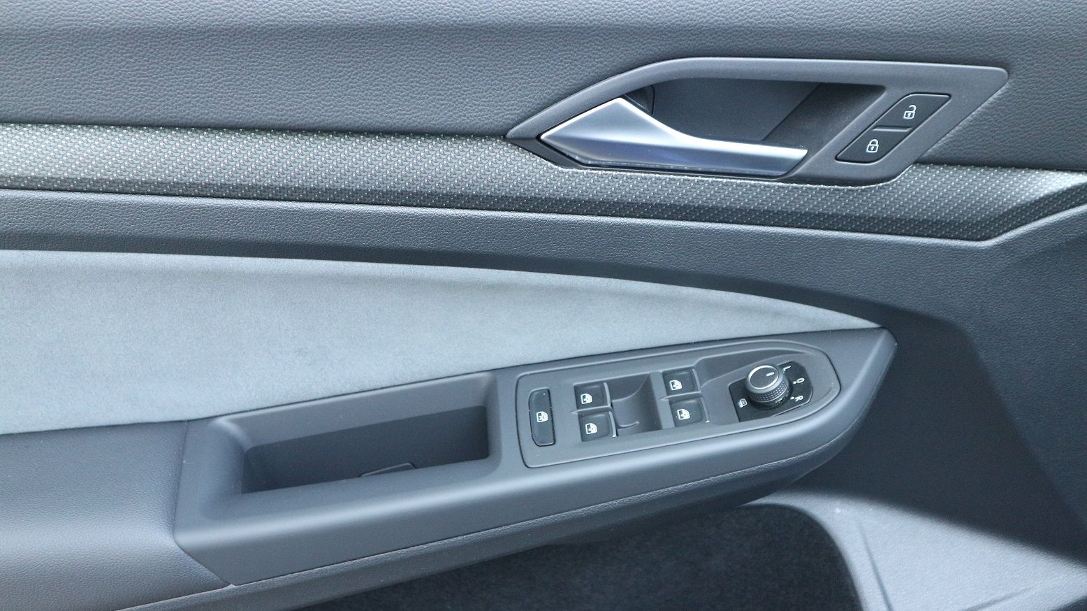 Volkswagen Golf R-Line - Samsaru's Car Outlet
