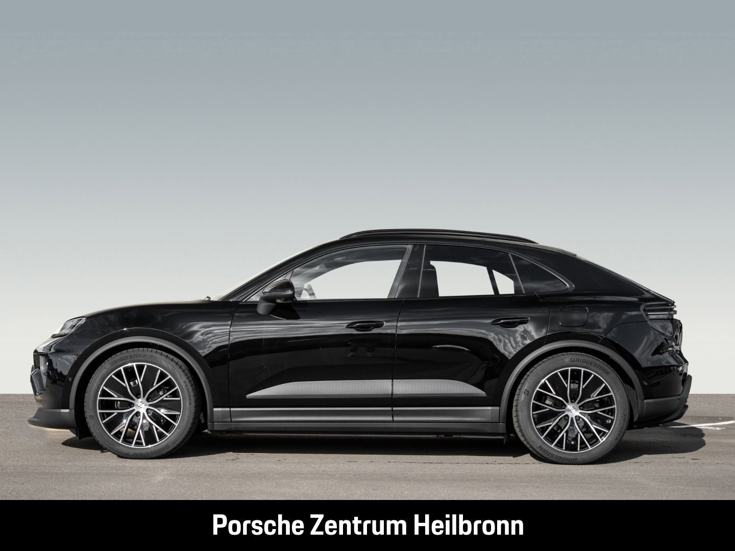 Porsche Macan 4 Surround-View LED-Matrix Abstandstempoma