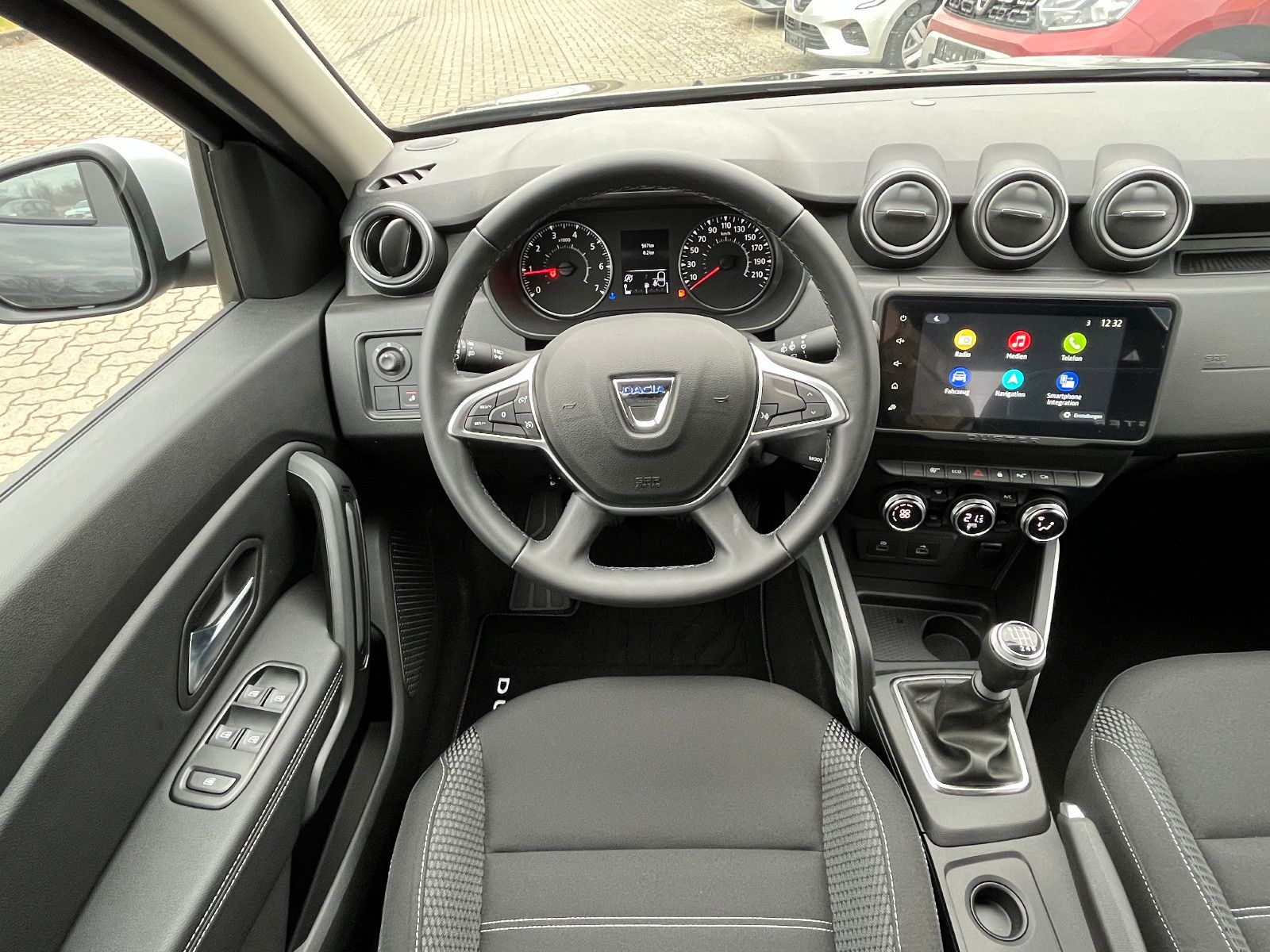 Dacia Duster TCe100 Prestige - Samsaru's Car Outlet