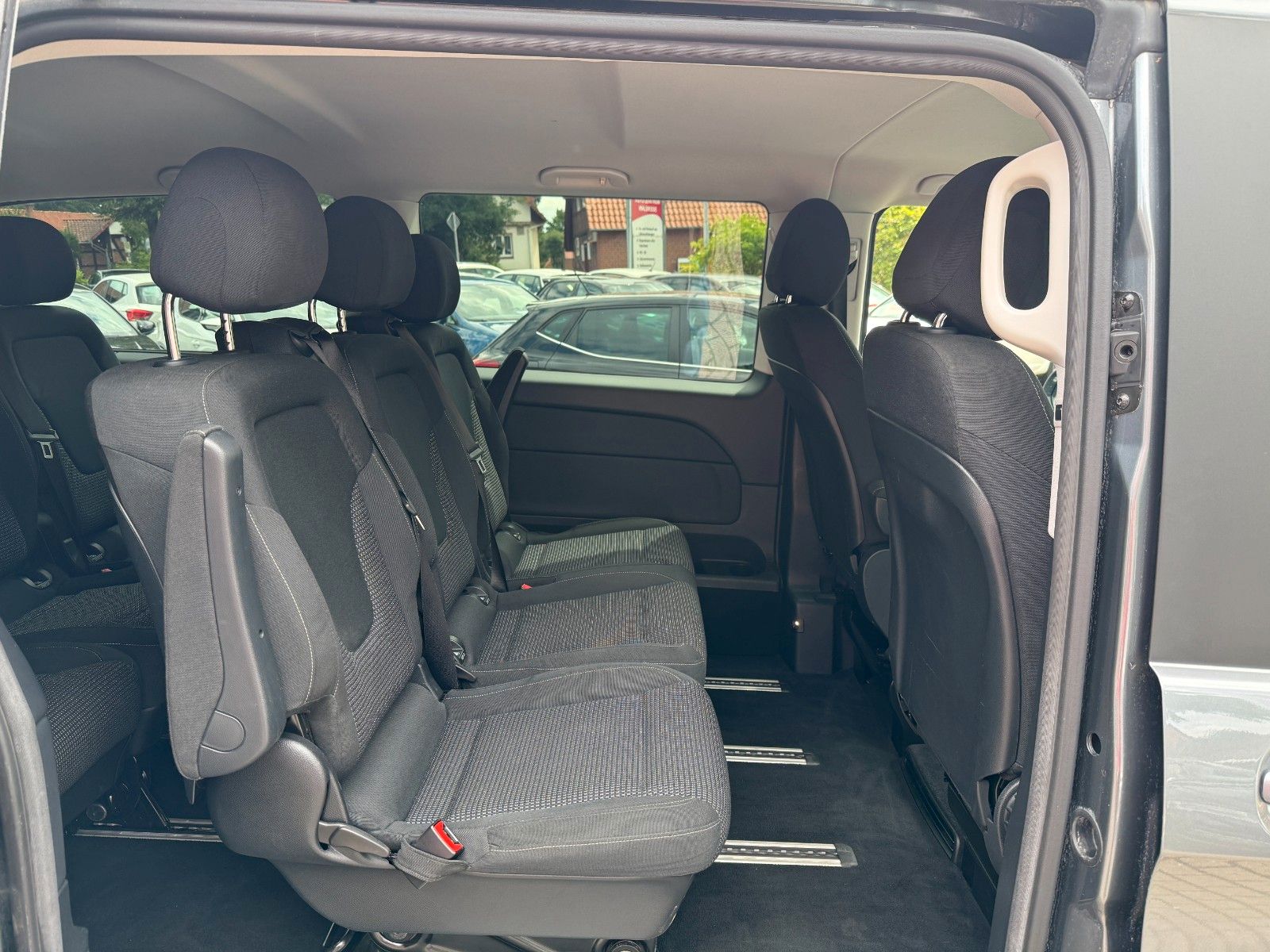 Mercedes-Benz V250 d - Samsaru's Car Outlet
