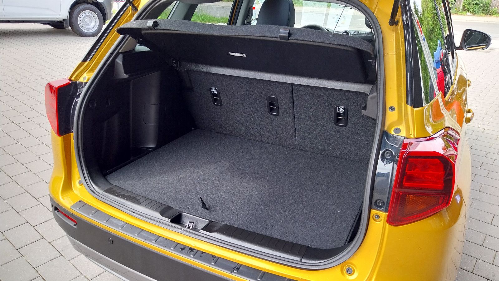 Suzuki Vitara 1.4 BOOSTERJET Hybrid Comfort+ Allgrip - Samsaru's Car Outlet