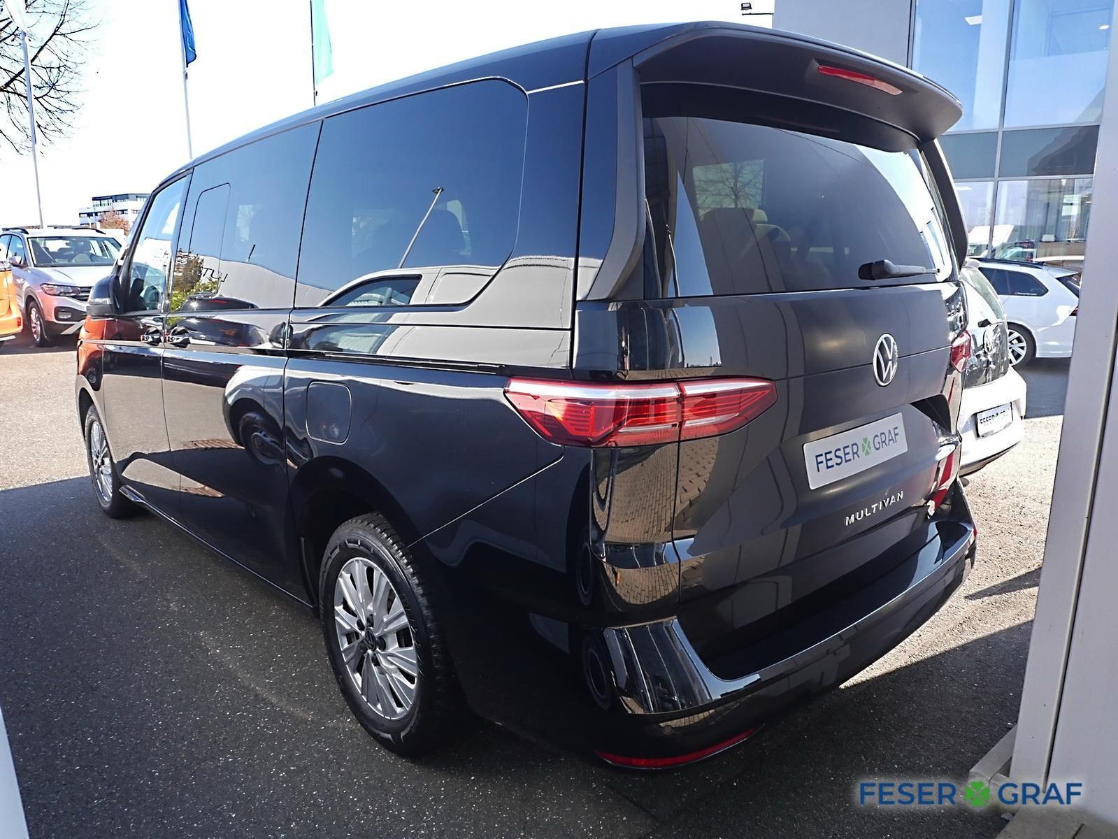 Volkswagen T7 Multivan 2.0 TDI - Samsaru's Car Outlet