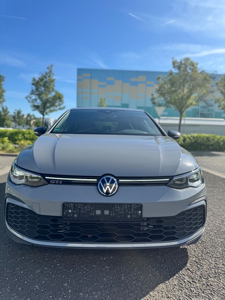 Volkswagen Golf GTI Black Style - Samsaru's Car Outlet
