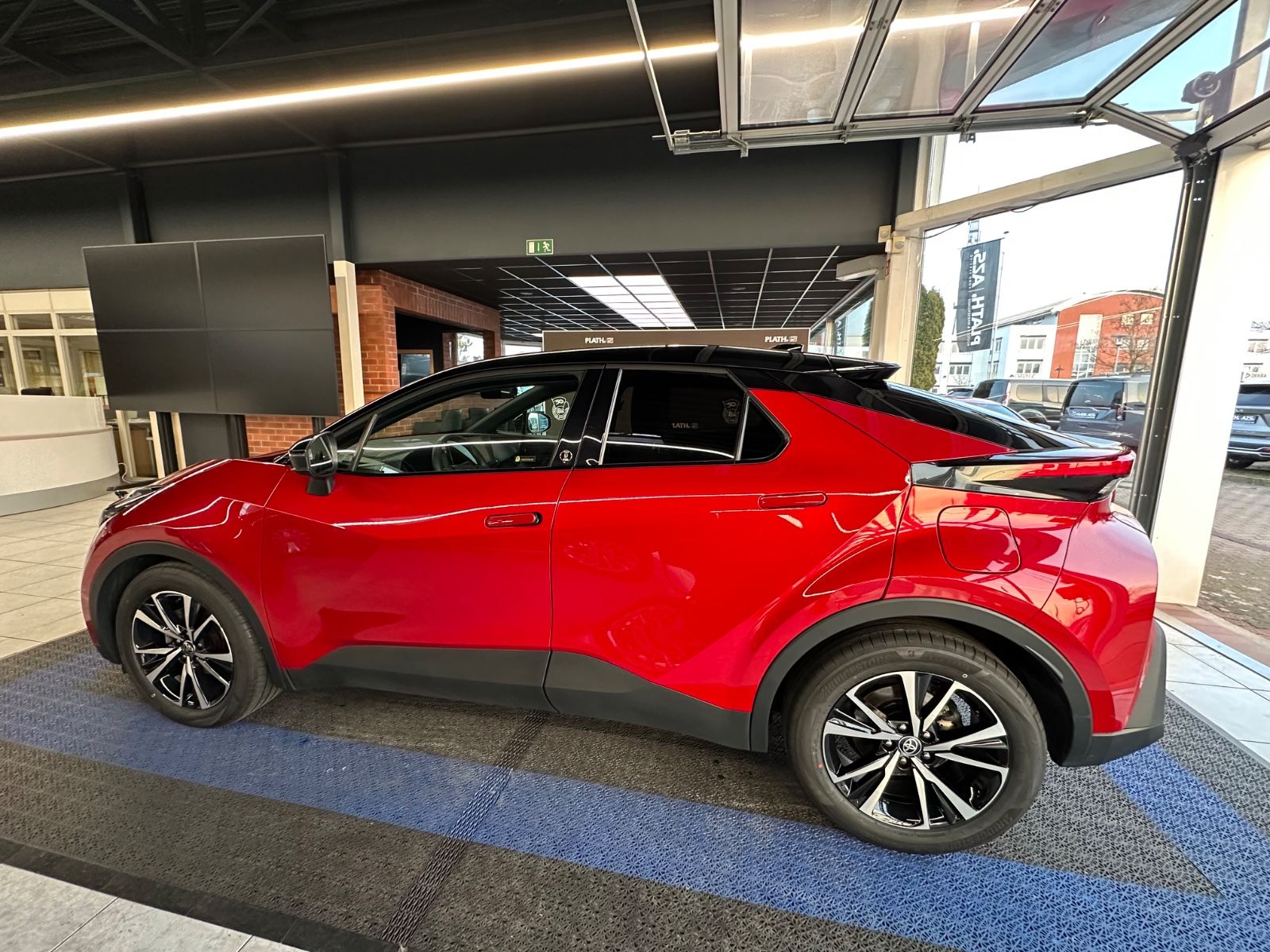Toyota C-HR Hybrid FWD - Samsaru's Car Outlet