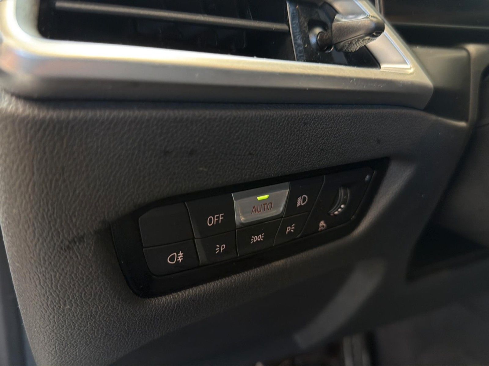 BMW 318i Touring M-Sport AHK ACC KZ 360° HUD PANO IQ