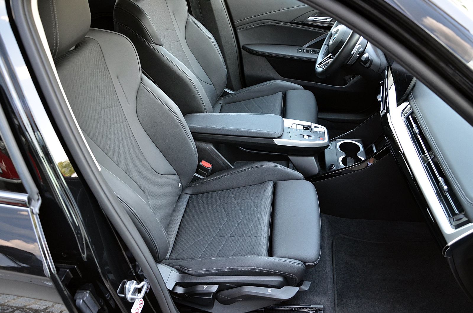 BMW X1 23 d xDrive xLine Sportsitze - Samsaru's Car Outlet