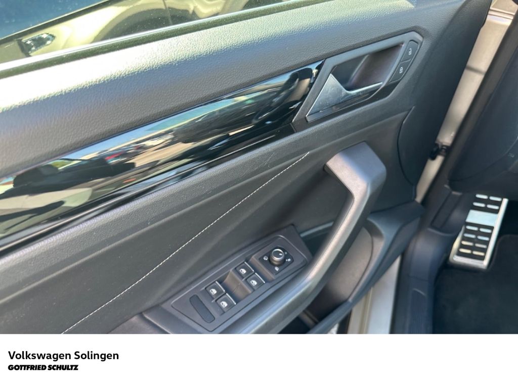 Volkswagen T-Roc 1.5 TSI R-Line Plus - Samsaru's Car Outlet