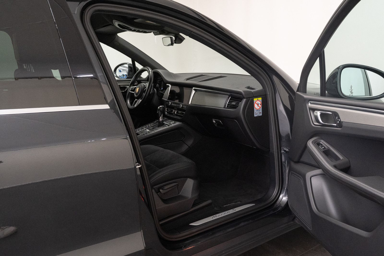 Porsche Macan S - Samsaru's Car Outlet