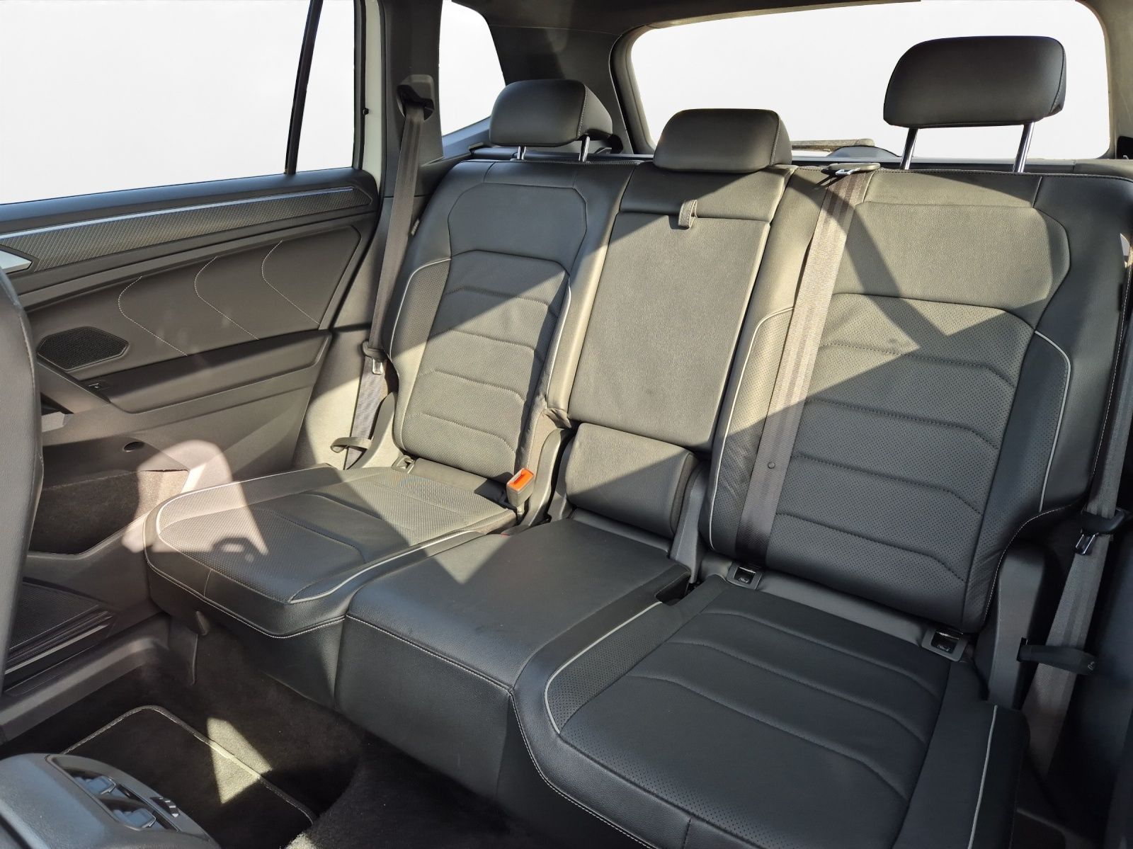 Volkswagen Tiguan Allspace 2.0 TDI DSG R-Line 4Motion Leder