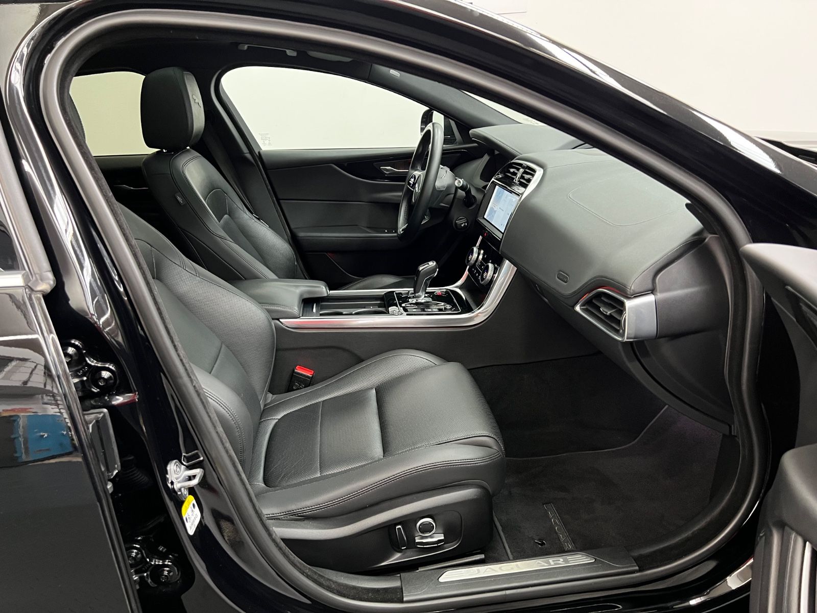 Jaguar XE S  AWD 4x4*LEDER*PANO*LED*NAVI*ACC*360°CAM*