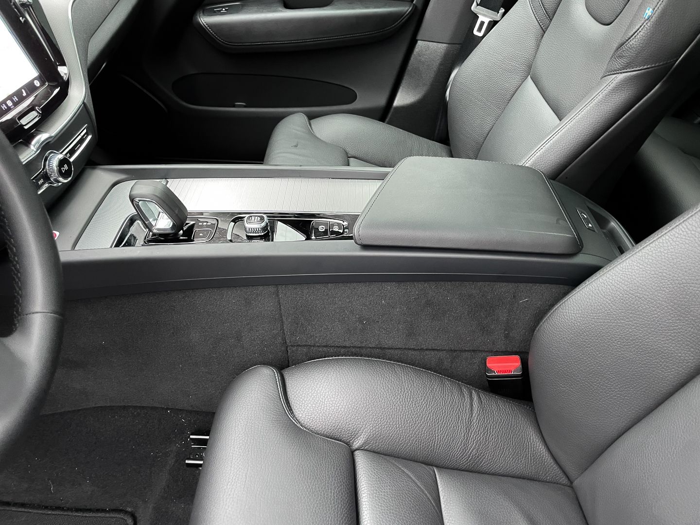 Volvo XC60 Plus Dark Recharge Plug-In Hybrid AWD T8 Tw