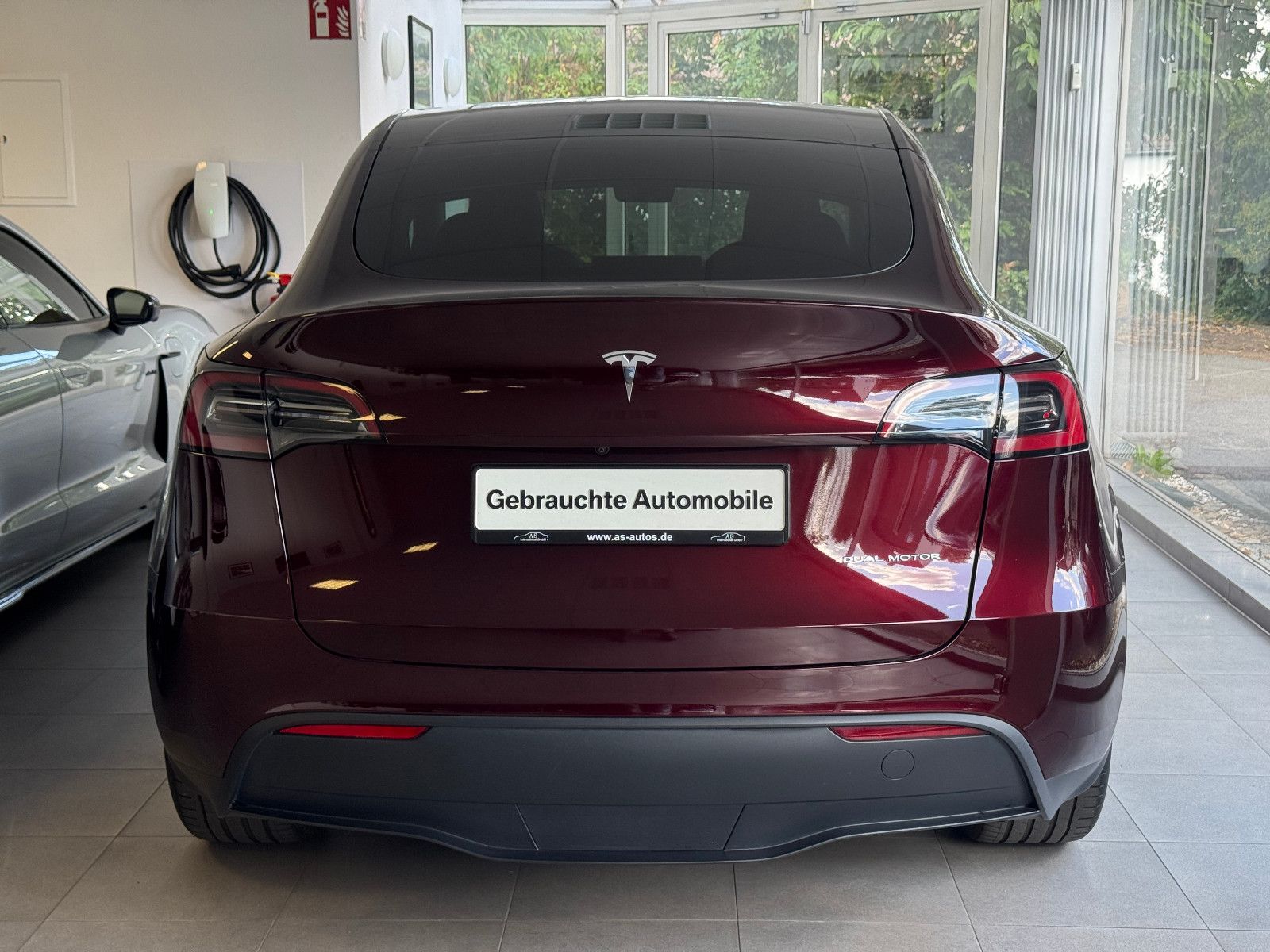 Tesla Model Y Long Range Dual Motor AWD MidnightCherry
