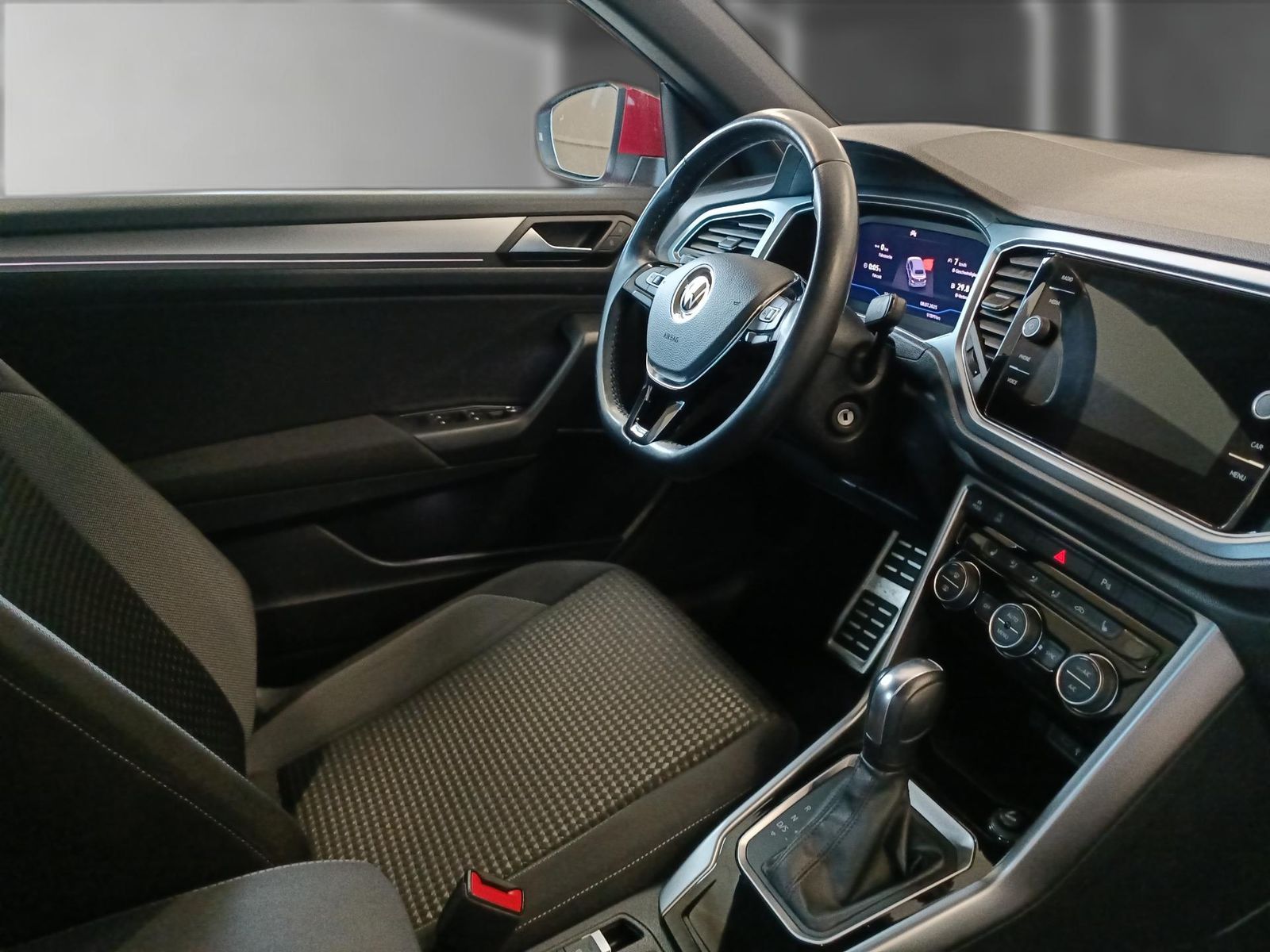Volkswagen T-Roc Active DSG - Samsaru's Car Outlet