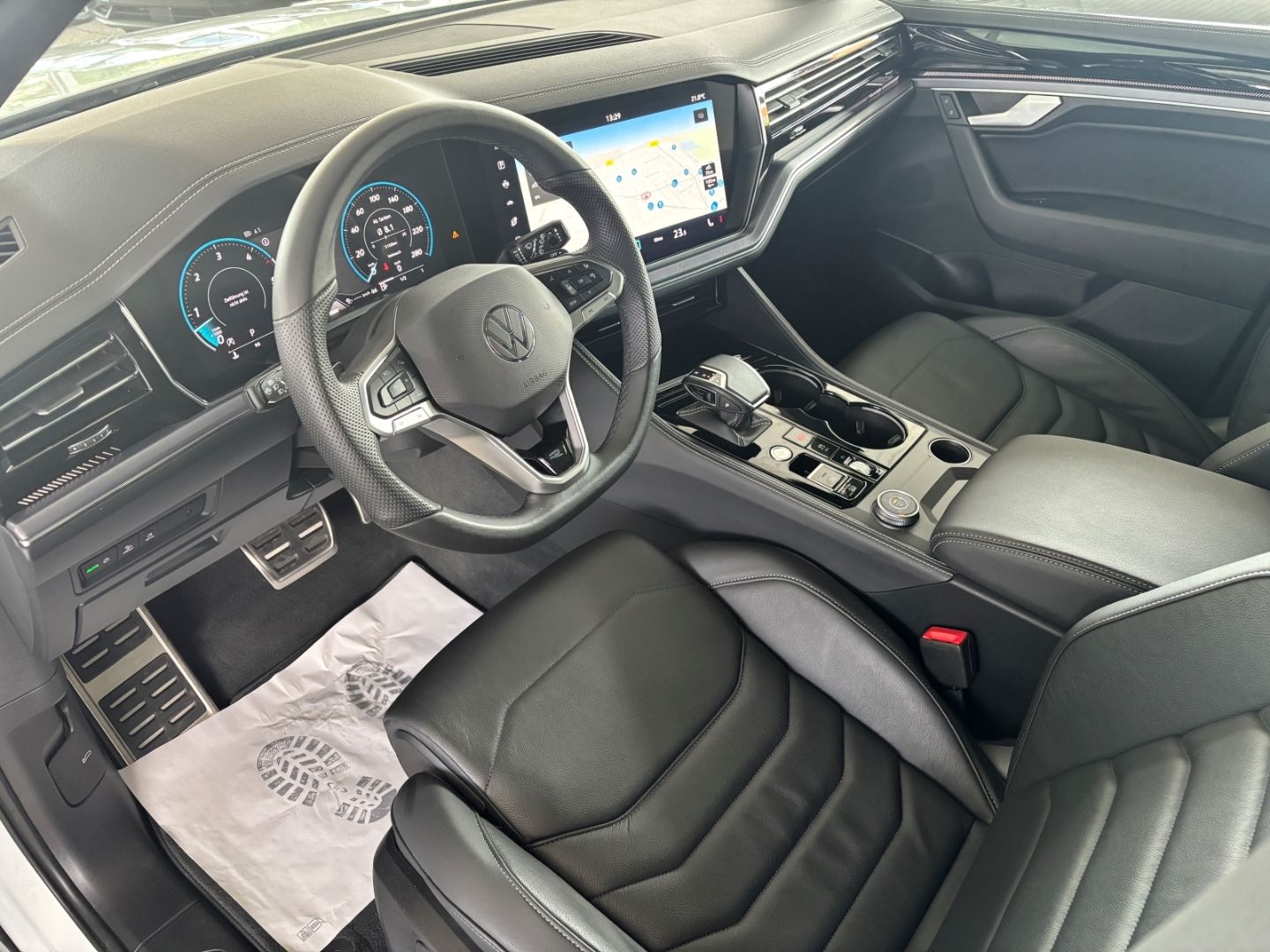 Volkswagen Touareg 3.0 TDI 4Motion R-Line ACC IQ.LIGHT PANO