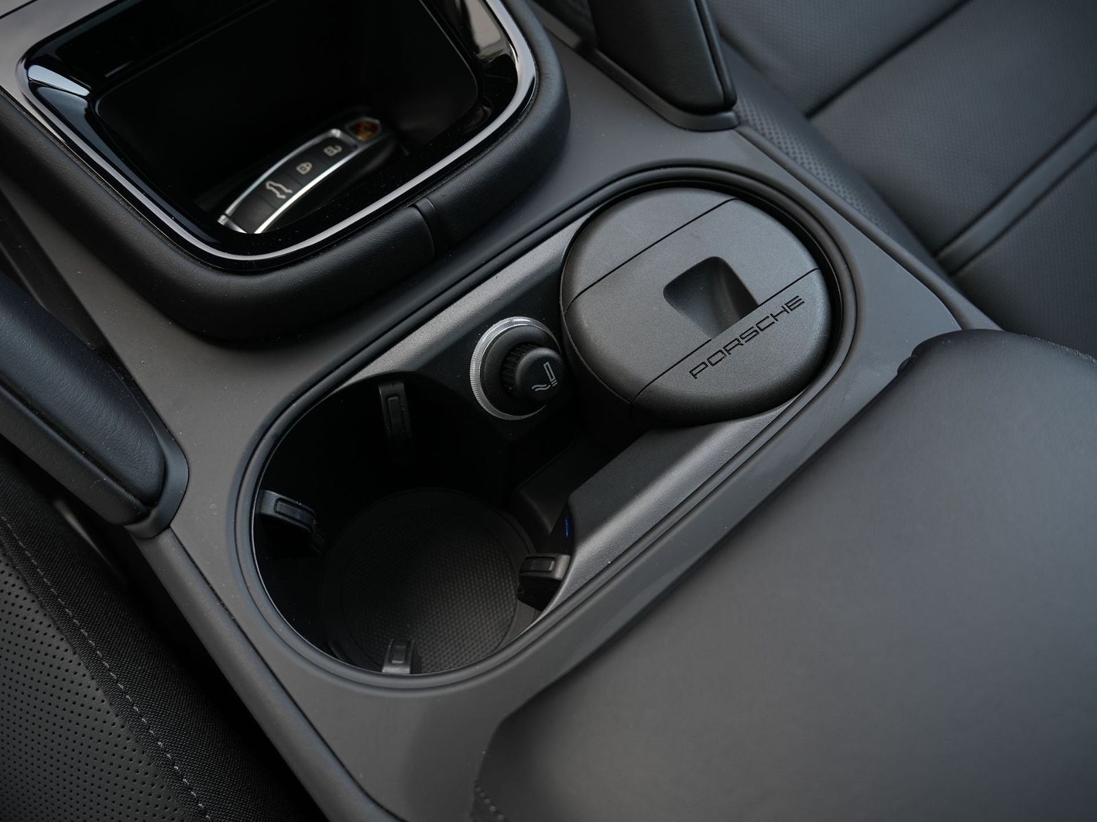 Porsche E-Hybrid Coupé SPORTDESIGN-ACC-LUFTF.-PANO-VOLL