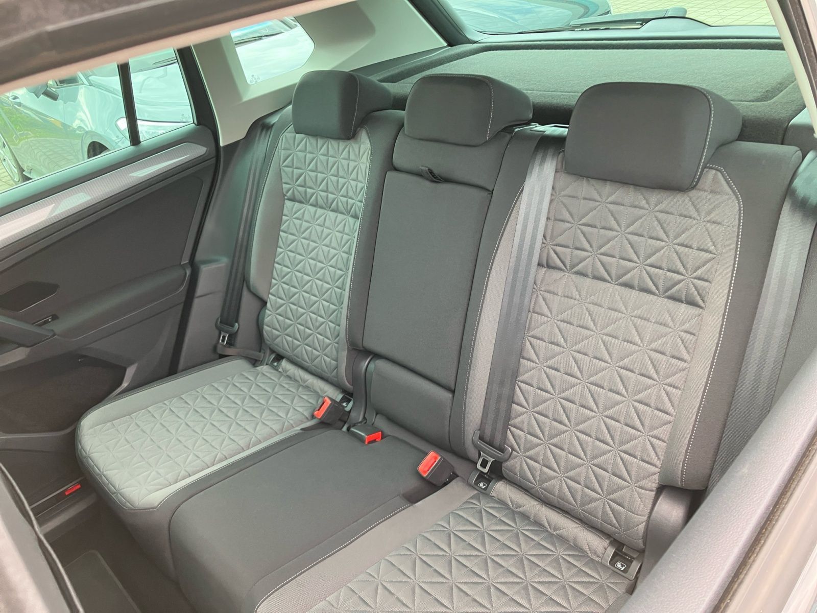 Volkswagen Tiguan 2.0TDI Life DSG 4M Navi LED AHK