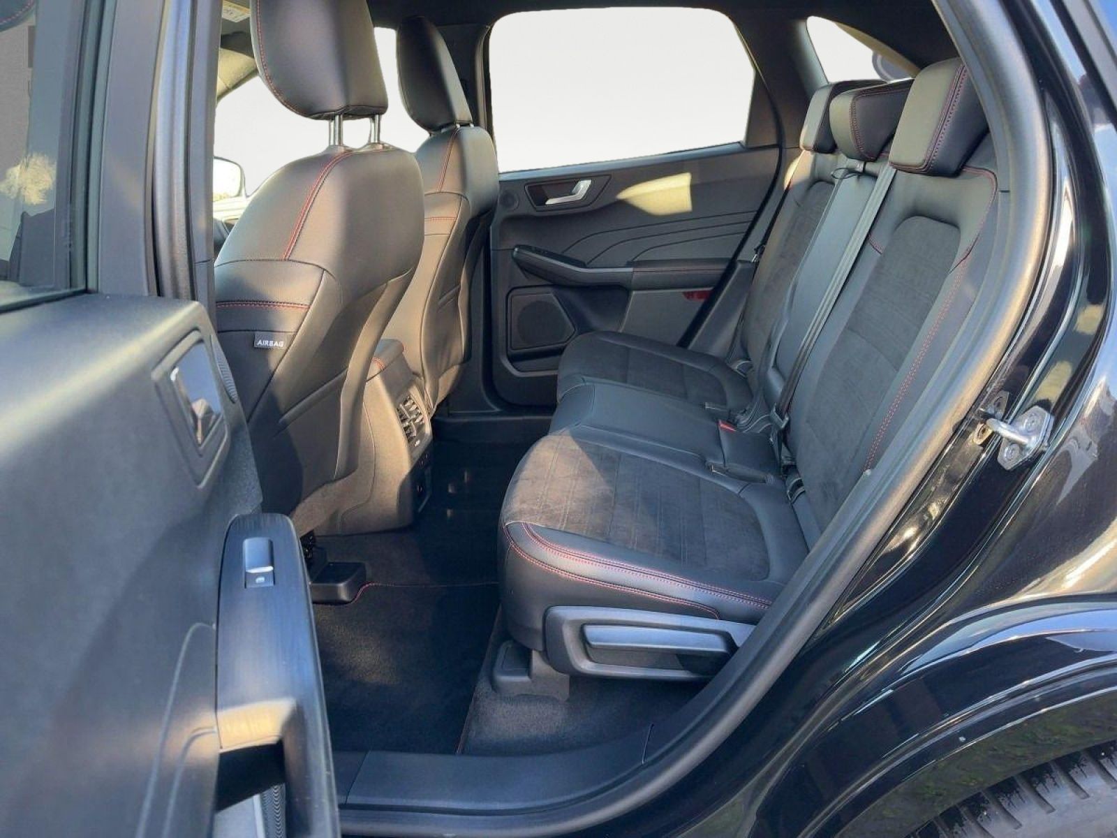Ford KUGA ST-Line X - Samsaru's Car Outlet