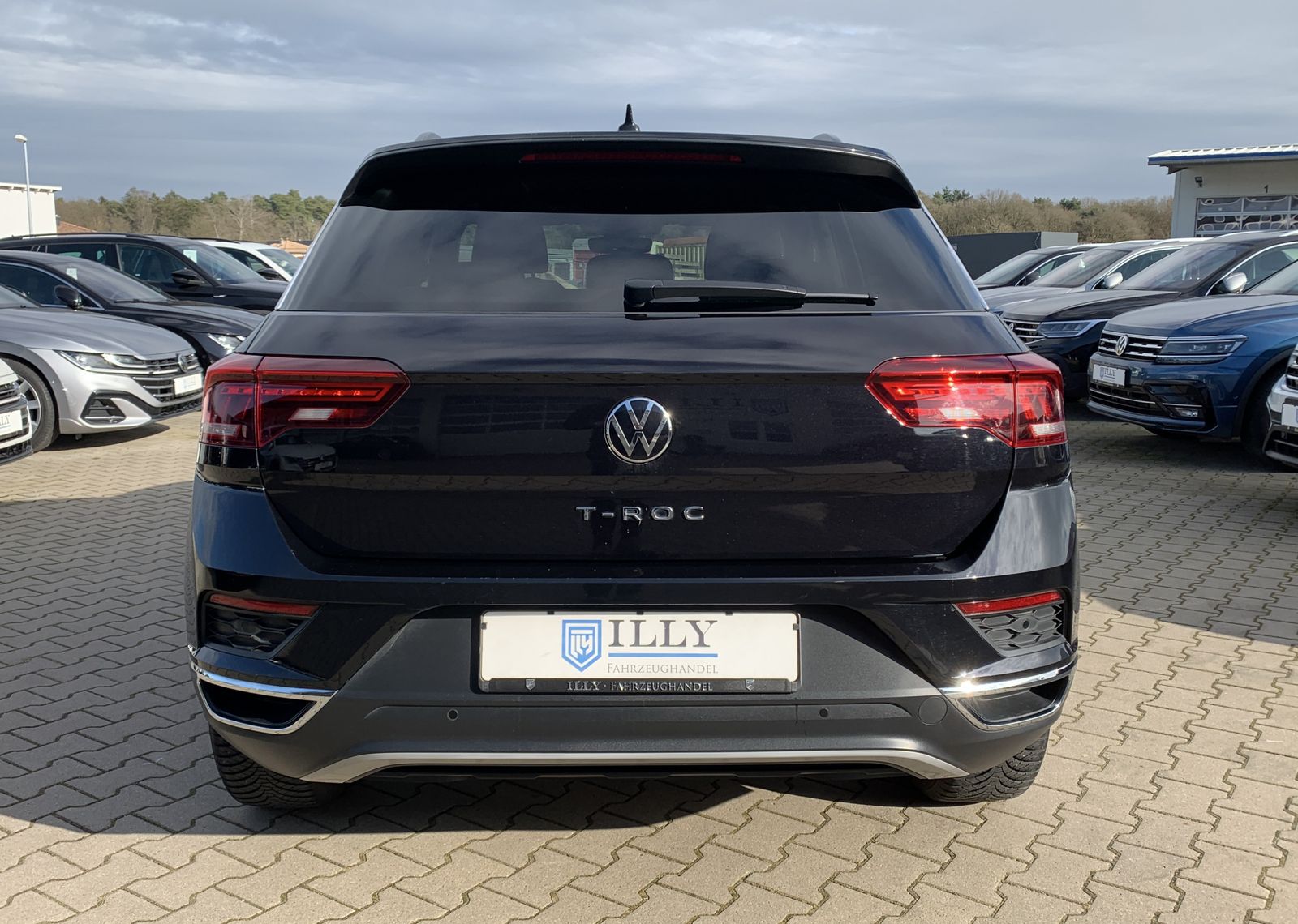 Volkswagen T-Roc 1.5 TSI Sport - Samsaru's Car Outlet