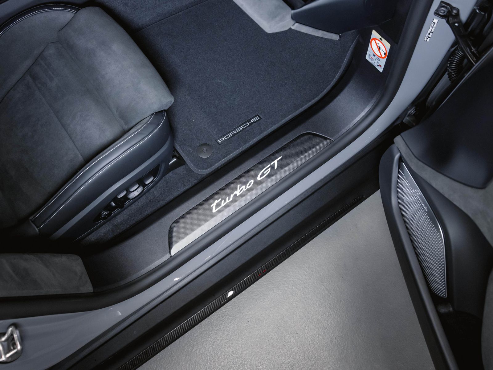Porsche Taycan Turbo GT PTS 18 Wege Burmester