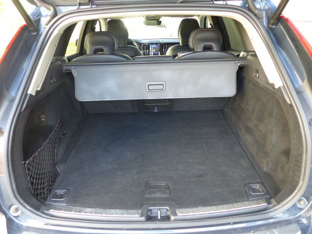 Volvo XC60 Inscription B4 - Samsaru's Car Outlet