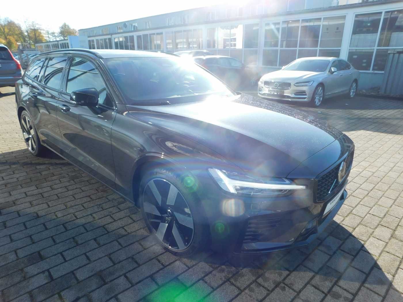 Volvo V60 T6 Recharge AWD Ultra Dark