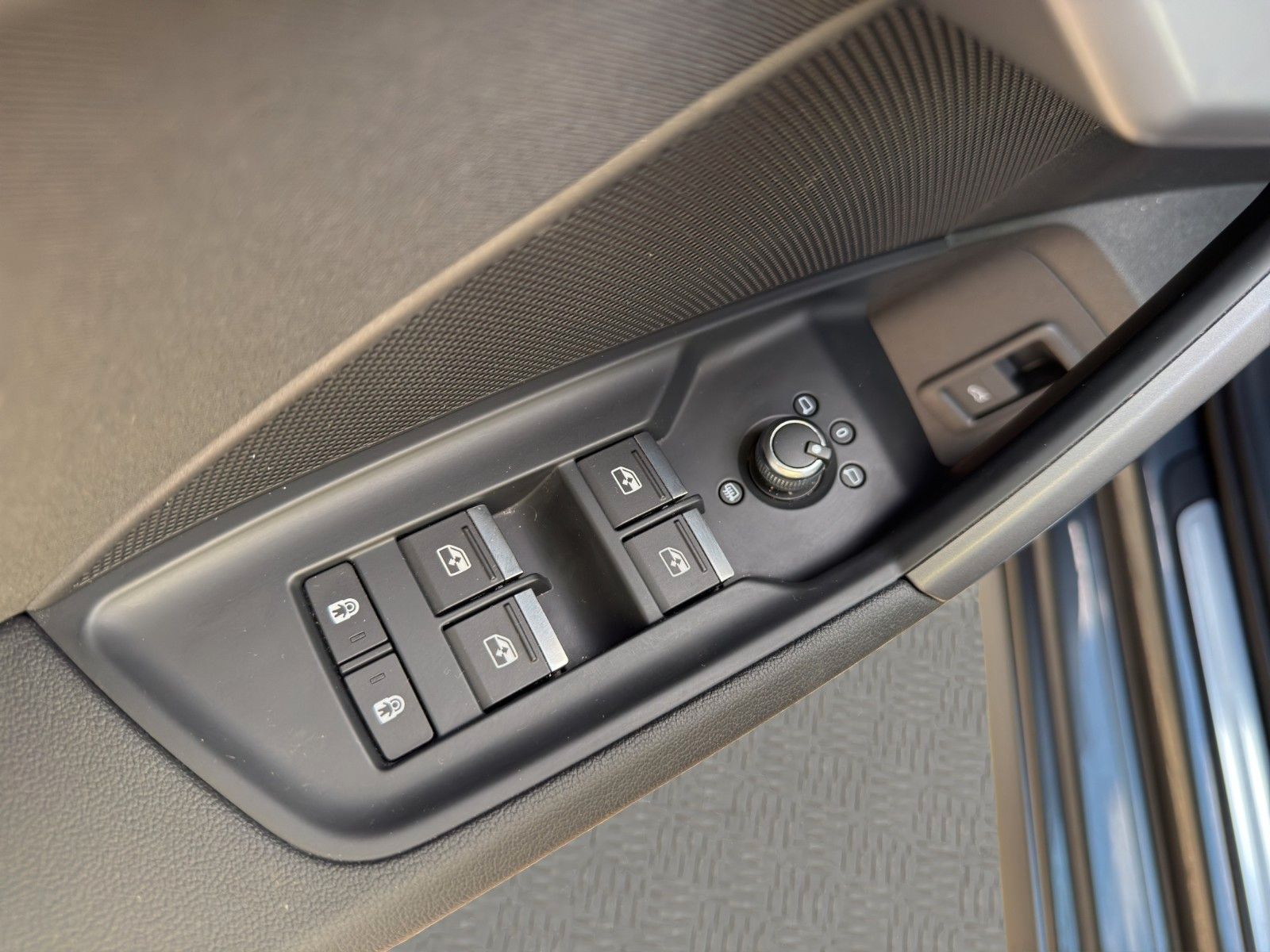 Audi A3 Limousine 30 TFSI S line *LED*NAVI*KAMERA*SHZ