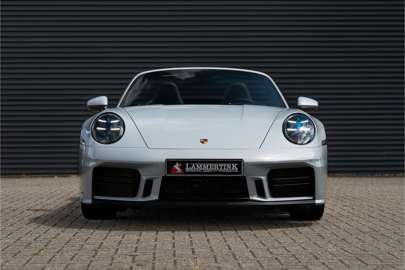 Porsche 992 Carrera S - Samsaru's Car Outlet