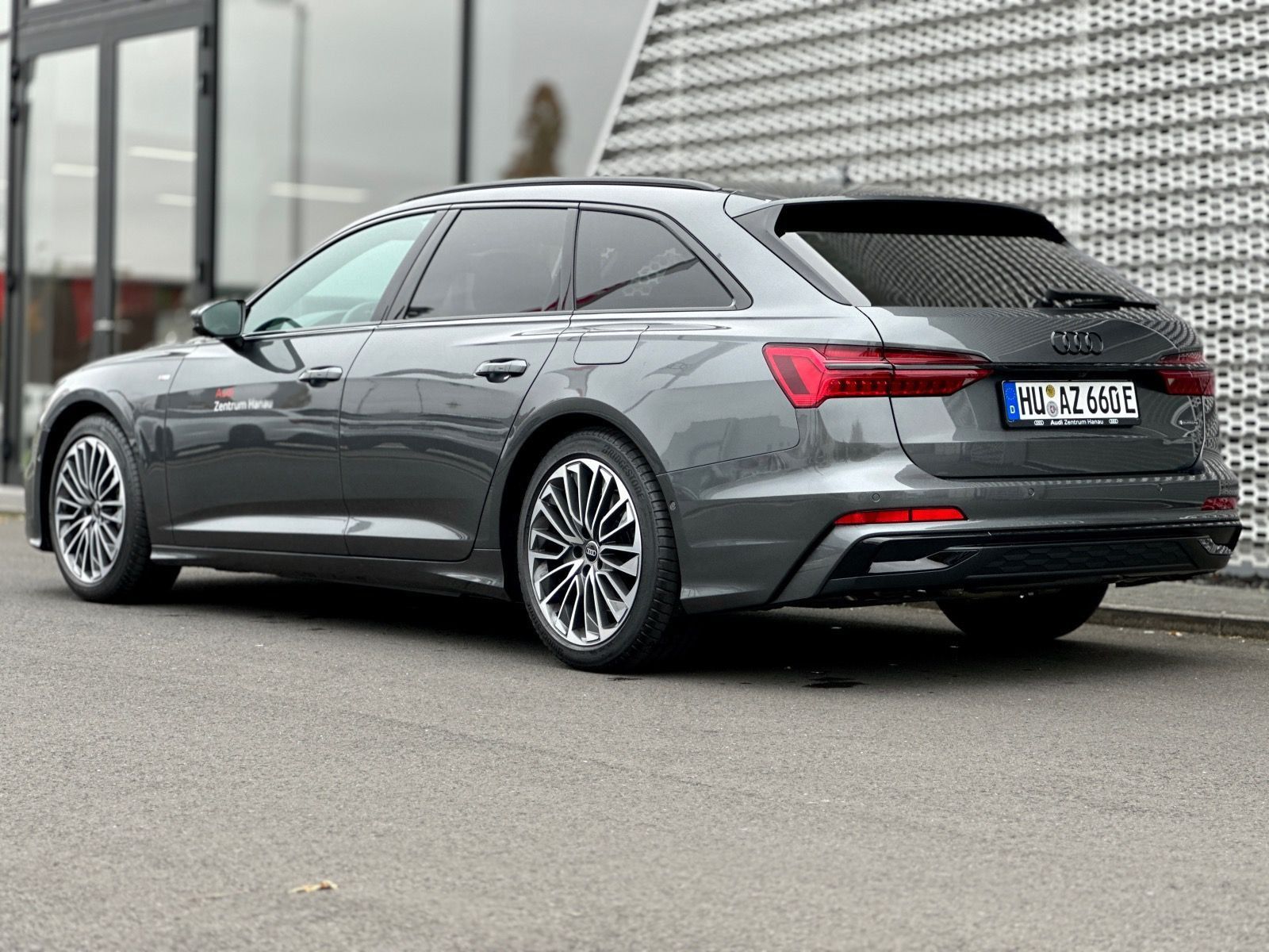 Audi A6 Avant 50 TFSI e S line quattro - Samsaru's Car Outlet