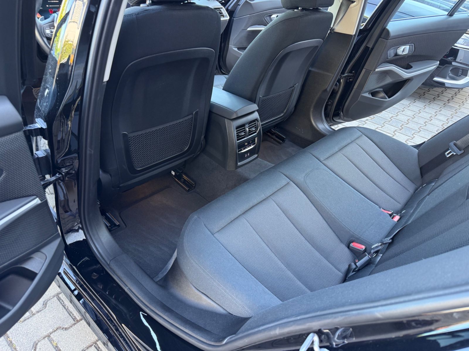 BMW 320d - Samsaru's Car Outlet