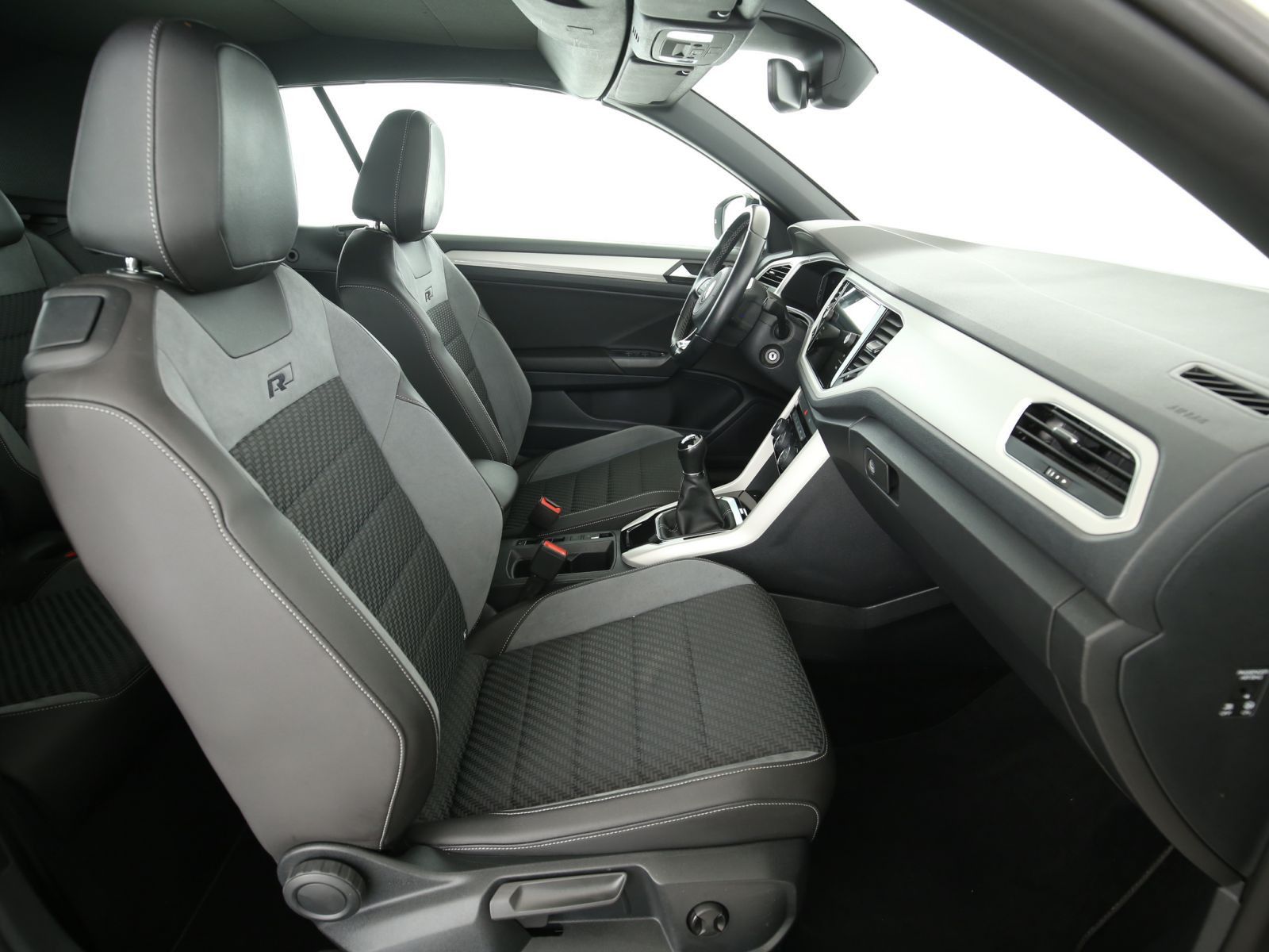Volkswagen T-Roc R-Line 1.5 TSI - Samsaru's Car Outlet