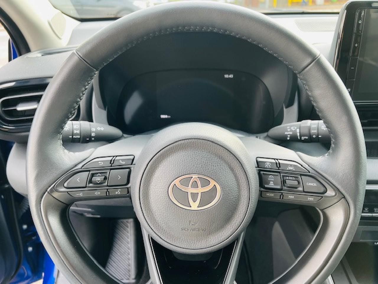 Toyota Yaris Hybrid Team D + Safety- & Comfortpaket